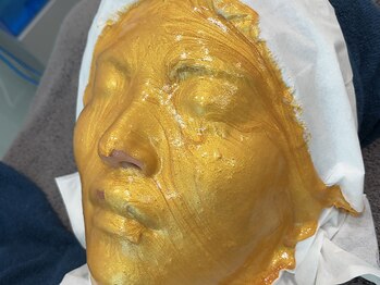 トウキョウビューティーラボ(TOKYO BEAUTY LABO.)/CASMARA GOLDマスク施術写真