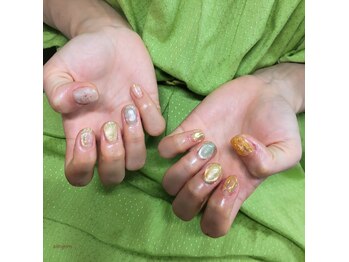 シルニー リム(Silny rim)/アシンメトリーニュアンスネイル