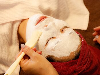 ドゥースモモ(DOUCE momo)/美白パックでシミくすみ改善♪