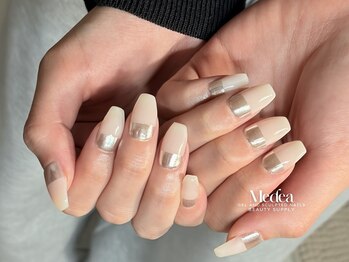 ミーディア(Medea)/ハーフミラーネイル