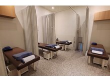 アイキュア鍼灸接骨院 溜池山王メトロピア店(iCure鍼灸接骨院)の雰囲気(きれいでおしゃれな店内で毎日の疲れをしっかり癒します♪)