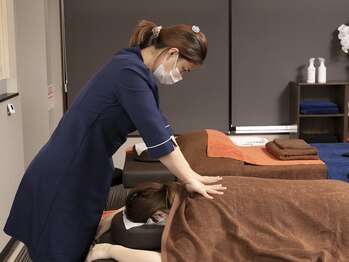 らくらく全身もみほぐし 越谷大袋店の写真/癒やしのヘッドマッサージで頭の凝りほぐしてすッきり！極上リラックスタイムをあなたに☆