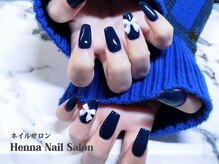 ヘンナコンス(Henna Kongs)/ネイビーで魅せる甘辛リボン