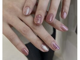 抜け感のあるニュアンスネイル