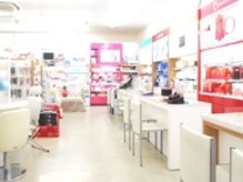 ドンキー薬局 フェイシャルブース/店内風景☆お肌測定もできます♪