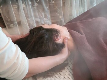 ハッピー(HAPPY)の写真/【ヘッドスパ＋葉マム浴】凝り固まった頭皮を芯からほぐし、首肩の凝り/自律神経の乱れ/眼精疲労の改善に◎