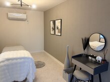 ペルル(Perle)の雰囲気（施術スペースは黒×グレーを基調に）