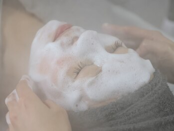 サロンナナジュウニ(Salon72)の写真/【優しい泡に包まれる】ハーブピーリングで毛穴やニキビ悩みにアプローチ!ふわふわ泡と温蒸気でリラックス