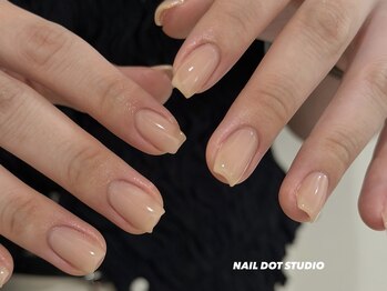 ネイルドットスタジオ 堺筋本町(NAIL DOT STUDIO)の写真/シンプルながら洗練された美しさ。自爪に優しいパラジェル＆フィルインで長くネイルを楽しみたい方に◎