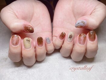ネイルサロン クリスタルリーフ(Nailsalon Crystal Leaf)の写真/ご用意したカラーは500種以上！季節やトレンド、ライフスタイルに合ったネイルを存分にお楽しみください♪