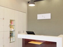 エス(es)/《フロント》