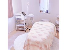 エミュ(e'mu)の雰囲気（女性ホルモンアップ♪ピンクで統一された癒しの完全個室空間♪）