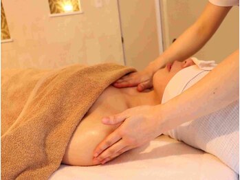 香母音 南大分店(Cabone)/首、肩を流してデコルテ美人に！