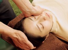 椎名亮 整体院/小顔矯正の施術です