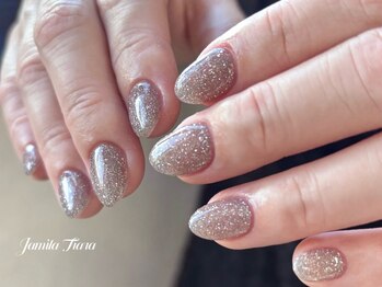 ジャミーラ ティアラ(Jamila Tiara)/グレージュラメの輝き