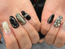 シー(SHE)/手描きネイル