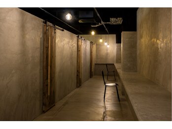 アンテナス(Antennas)/内観