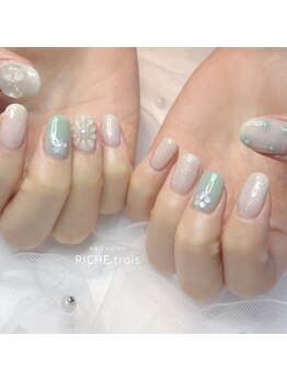 リッシュ トロワ(RICHE trois)/爽やかなミントグリーンなネイル