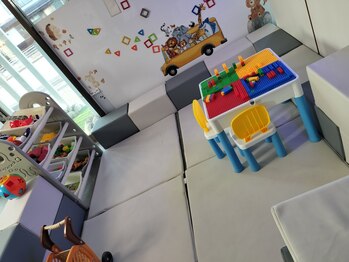 ストーン 飯田店(Stone)の写真/セルフホワイトニングしたいママたちに朗報！キッズスペース完備で、諦めていたママたちも白い歯を実現◎