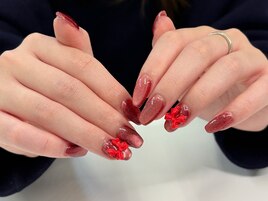 トレンド赤ネイル