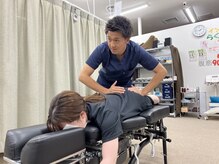 高田馬場名倉堂鍼灸接骨院の雰囲気（最高峰の矯正～トムソンベッド～重心や歩行の変化が見られます）