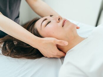 フィール 福岡薬院(feel)の写真/《骨盤矯正と身体のプロ監修》アロマの香りで癒されるヘッドマッサージ…♪不眠や頭痛にお悩みの方にも◎