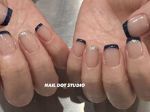 細めフレンチ ネイビー×ラメ