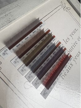 アス(us.)の写真/髪・肌・瞳の色の印象から導く、“似合わせ”カラーで垢抜け♪透明感UPで、洗練された惹きつける目元へ。