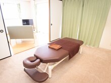 たくあん鍼灸院の雰囲気(<施術室>完全個室でプライベートも安心!)