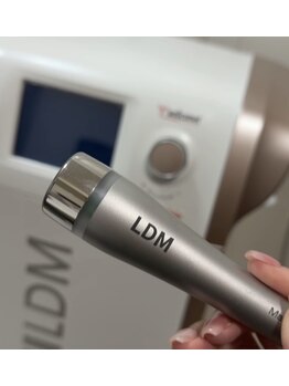 UBメディカルサロン 新宿の写真/韓国で大人気のピーリング＋LDMのセット。敏感肌の方もOK。肌荒れ、毛穴、ニキビケア、ハリ艶に◎