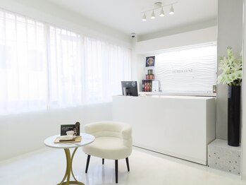 ルミアリュクス(LUMIA LUXE)/白を基調とした店内