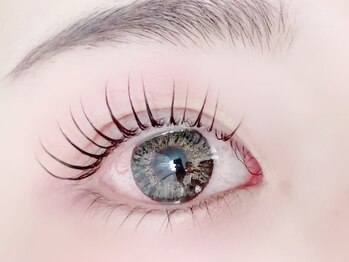 ネイルアンドアイラッシュ スリール(Sourire)の写真/≪パリジェンヌ/最新まつげパーマ≫Sourireなら自まつ毛の修復も同時に叶う！まつげのハリ/ツヤ/コシUP◎