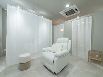 アンドシー 西宮北口店(and she.)の写真/全室半個室の空間でリラックスしながら施術が受けられる♪丁寧なカウンセリングと施術で満足度◎