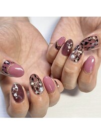 ムラサキ豹柄ネイル