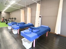 信愛整骨院の雰囲気（カーテンで半個室状態にも出来ますので女性のお客様も安心です。）