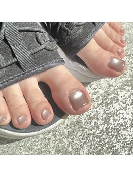 ノラ ミナミアオヤマ(NORA MINAMIAOYAMA)の写真/冬の疲れは足裏からケア!春色フットネイルで、気分も足元も軽やかに◎