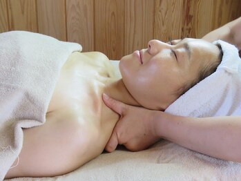 サロンドカレン(Salon de かれん)/もちろんデコルテも♪