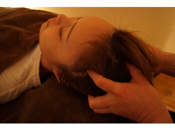 小顔・ドライヘッドスパ専門店 隠れ家cuco【クコ】/ヘッドスパ/マッサージの様子