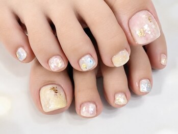 ステラネイルズ(Stella nails)の写真/ノープランでも安心サンプル豊富♪ 200色から選べるフットネイル!かかと角質ケア追加でつるつる美足に☆