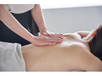 シェノン(Chainon)/ハンドセラピス(40分）★背中