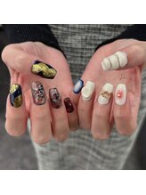 シー(SHE)/個性派ネイル