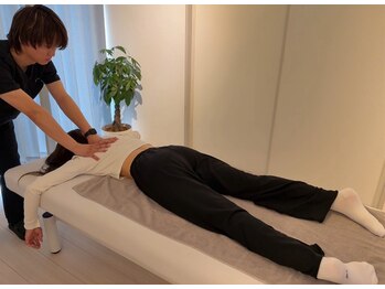 カピリナ(KaPilina)の写真/現代人の多くが抱えている悩み。スマホ首や猫背などオーダーメイド施術で根本から改善へ！慢性の肩コリも◎