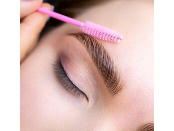 アール(R')/ハリウッドブロウリフト