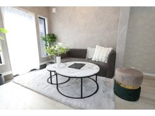 ラフィリス(RAFFILICE)の雰囲気（受付けスペースもありゆったり過ごしていただけます。）