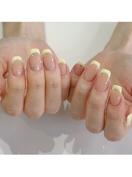 ネイリス(nailiss)の写真/ゆったり寛げる空間サロン◇爪のフォルムからこだわり、デザインもカラーも相談しながら決められる♪