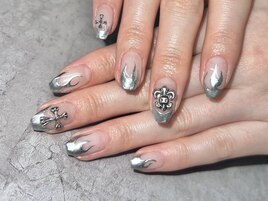 【metallic nails】