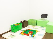 キッズスペース完備/おもちゃ・絵本・バウンサーもご用意！