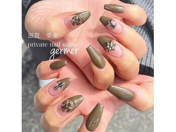 ジェルメ(germer)/クロムパーツとオリーブカラー