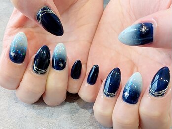 クロエ ネイルアンドアイラッシュ(Cloe)の写真/シンプルなネイルも“Ｃｌｏｅ”で決まり★丁寧なカウンセリングと施術で指先に小さなときめきを♪