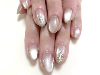 ネイルスペース モア ナープスの写真/今話題のヌーディーカラーや、季節に応じたカラー、大人気のマグネットネイルのカラーを多数ご用意◎